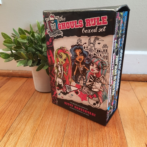 Monster High "The Ghouls Rule" Hardcover Boxed Set - Picture 1 of 11